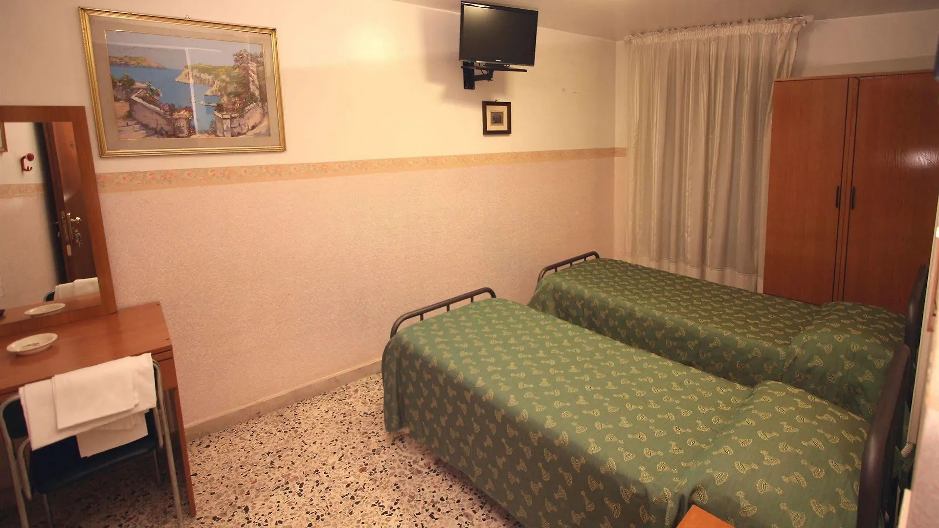 **  Hotel Cortese Palermo Italia